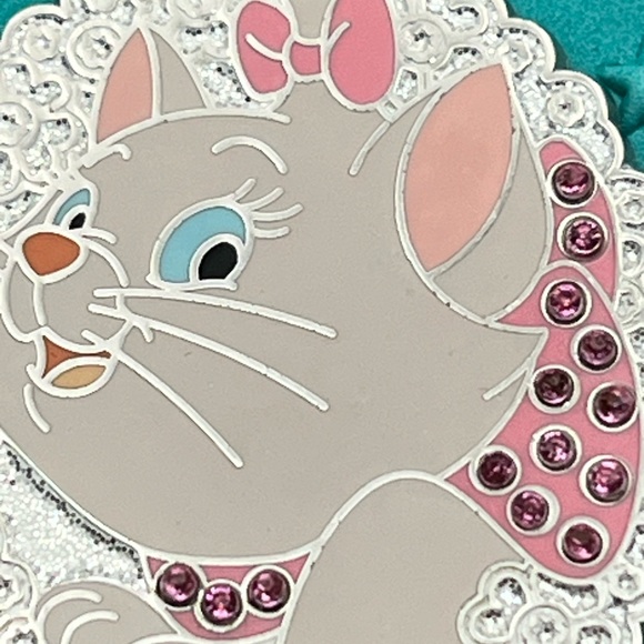 Disney Marie Aristocats Sparkly Rhinestone Trading Pin - Picture 2 of 4